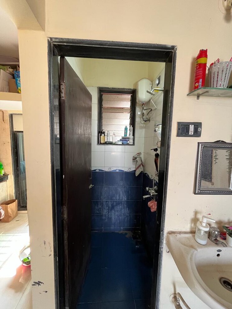 Bathroom, om-shivshankar-towers 3 Bedroom 1550 Sq.Ft. Apartment In Kharghar Sector 3 Navi Mumbai 9695843