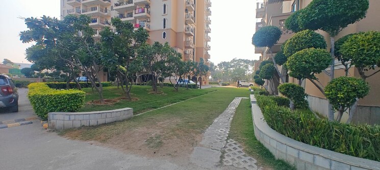 Garden, dlf-new-town-heights-i 4 Bedroom 2727 Sq.Ft. Apartment In Sector 90 Gurgaon 9695938