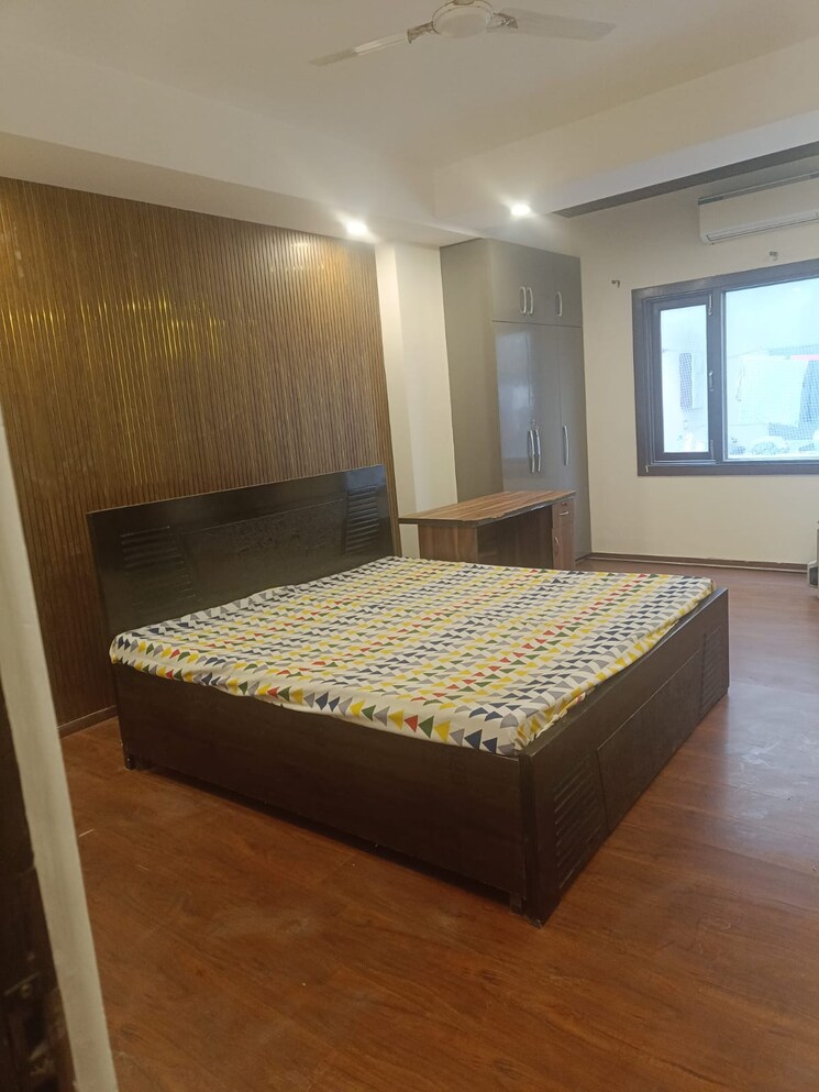 Bedroom, sector 52 3 Bedroom 1800 Sq.Ft. Builder Floor In Sector 52 Gurgaon 9695895