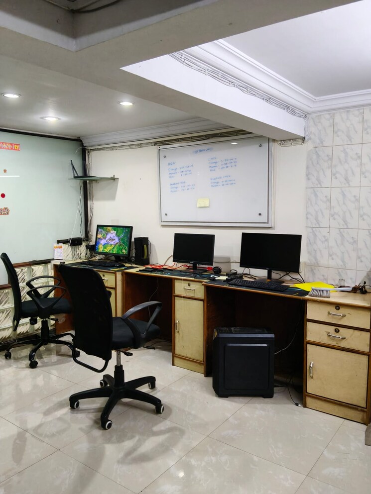 Team Area, naupada Commercial Office Space 230 Sq.Ft. In Naupada Thane 9695889