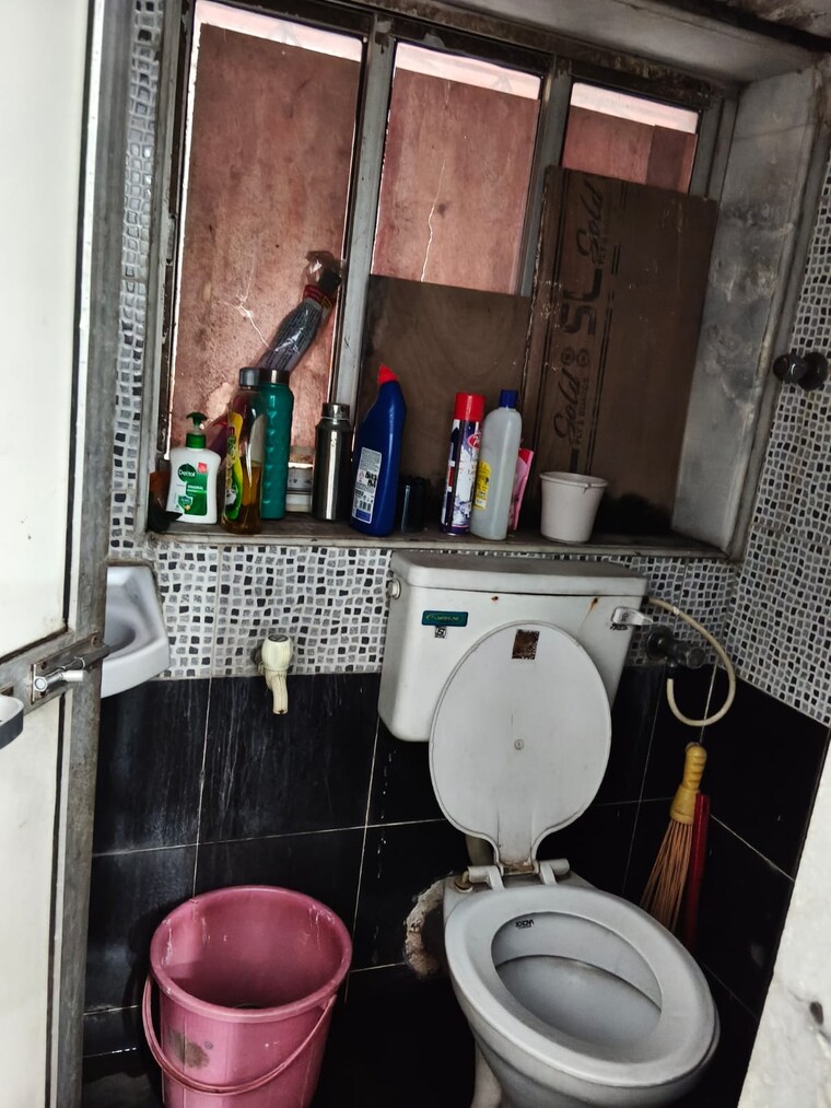 Team Area, naupada Commercial Office Space 230 Sq.Ft. In Naupada Thane 9695889