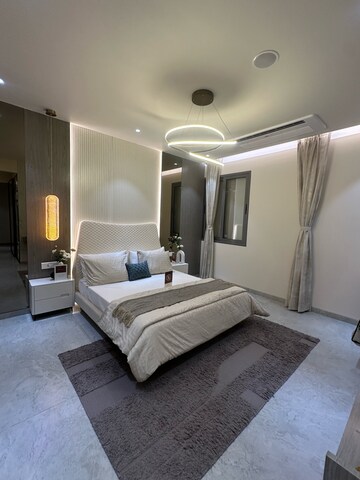 Bedroom in 5 BHK Apartment at DLF Independent Floors, Dlf City Phase 3 – for Rent