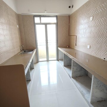 Building Lobby in 3 BHK Apartment at Sheth Montana, Mulund West – for Sale