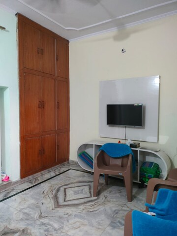 Bedroom in 2 BHK Independent House at Sector 10a – for Rent