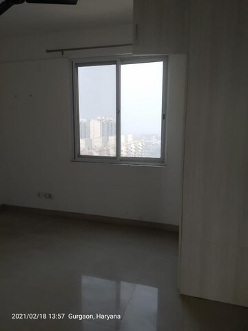 Room in 3.5 BHK Apartment at Alphacorp Gurgaon One 84, Sector 84 – for Rent