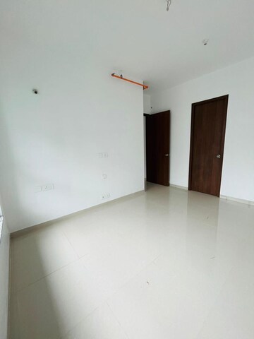 Room in 1 BHK Apartment at Kalpataru Immensa, Kolshet Road – for Rent