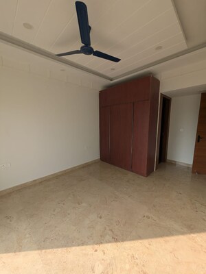 Room in 3 BHK Apartment at Uppal Southend, Sector 49 – for Rent