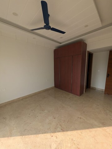 Room in 3 BHK Apartment at Uppal Southend, Sector 49 – for Rent