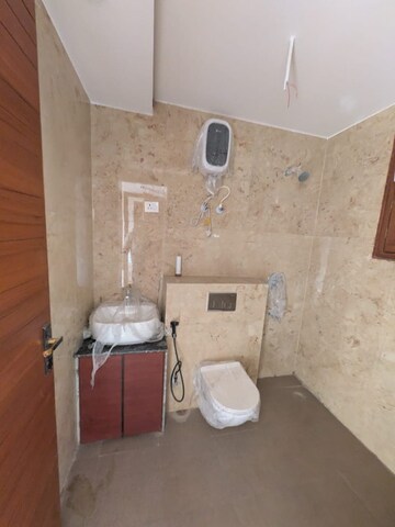 Bathroom in 3 BHK Apartment at Uppal Southend, Sector 49 – for Rent