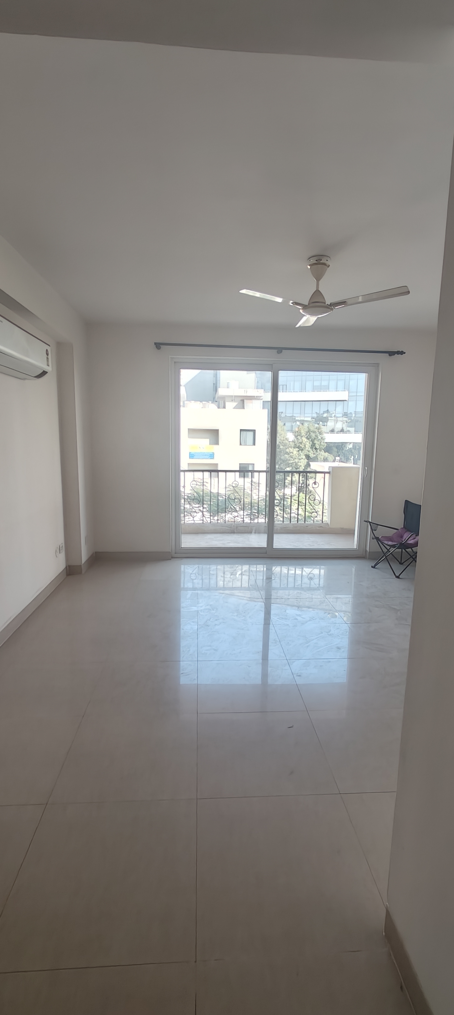 3 BHK + Pooja Room,Servant Room Apartment For Rent in Emaar Emerald Floors Premier
