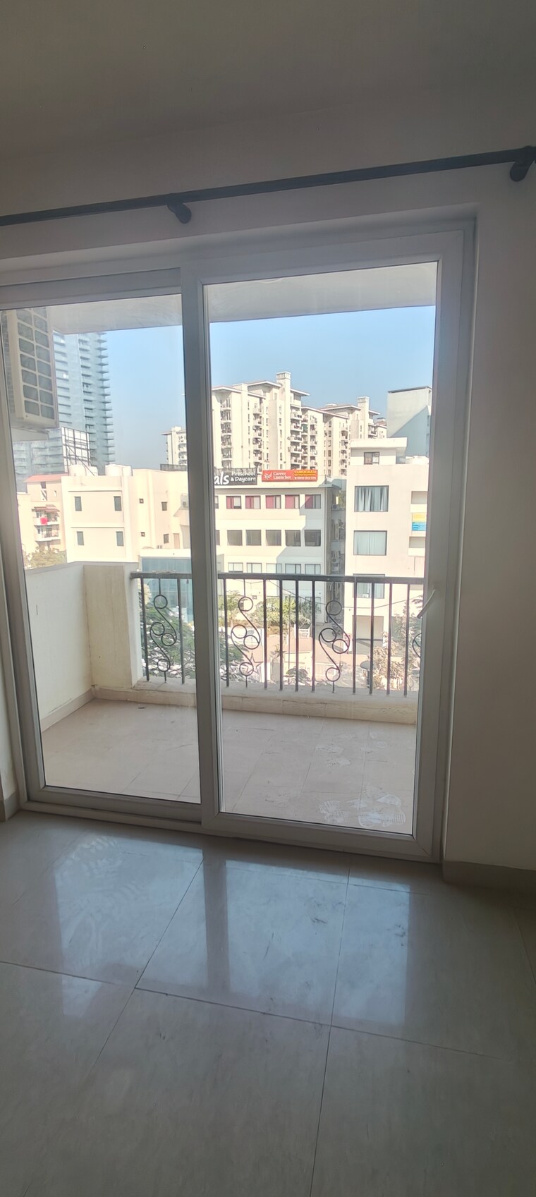 Room, emaar-emerald-floors-premier 3 Bedroom 1650 Sq.Ft. Apartment In Sector 65 Gurgaon 9696087