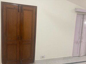 Room in 2 BHK Builder Floor at Chittaranjan Park – for Rent