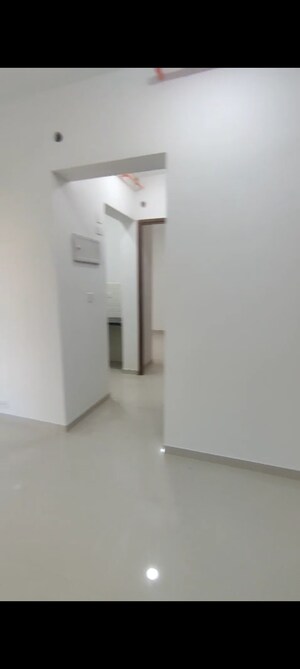 Room in 1 BHK Apartment at Kalpataru Immensa, Kolshet Road – for Rent