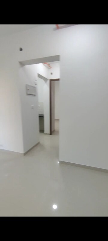 Room in 1 BHK Apartment at Kalpataru Immensa, Kolshet Road – for Rent