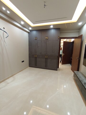 Room in 3 BHK Independent House at Sector 10a – for Rent