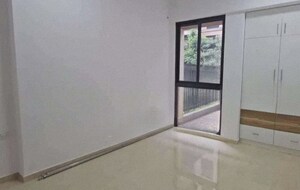 Room in 2 BHK Apartment at Lodha Sterling, Kolshet Road – for Rent