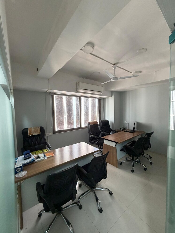 Team Area, gota Commercial Office Space 730 Sq.Ft. In Gota Ahmedabad 9696184