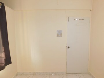 Room in 3 BHK Apartment at Pandurang Wadi – for Rent