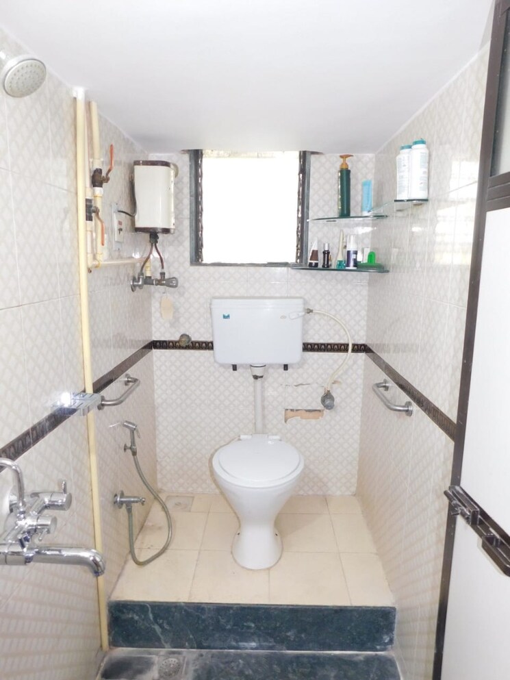 Bathroom, pandurang wadi 3 Bedroom 650 Sq.Ft. Apartment In Pandurang Wadi Mumbai 9696309