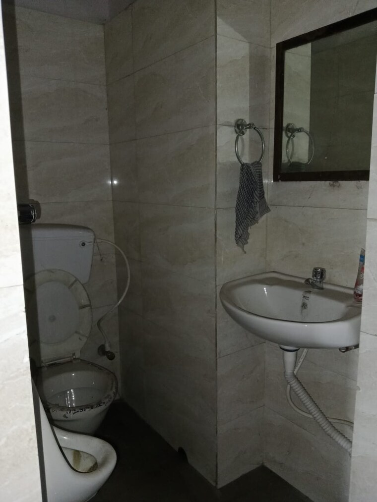 Bathroom, park street Commercial Office Space 1200 Sq.Ft. In Park Street Kolkata 9696365