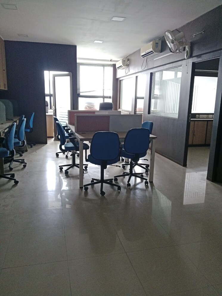 Team Area, park street Commercial Office Space 1200 Sq.Ft. In Park Street Kolkata 9696365