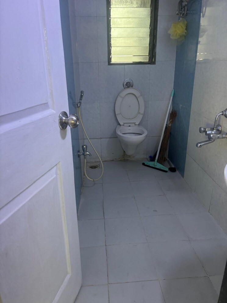 Bathroom, sugee-marina-bay 2 Bedroom 900 Sq.Ft. Apartment In Worli Mumbai 9696444
