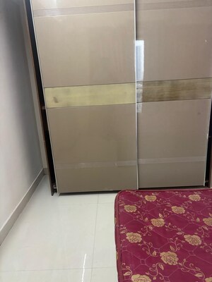 Furnished Amenities in 2 BHK Apartment at Sugee Marina Bay, Worli – for Rent