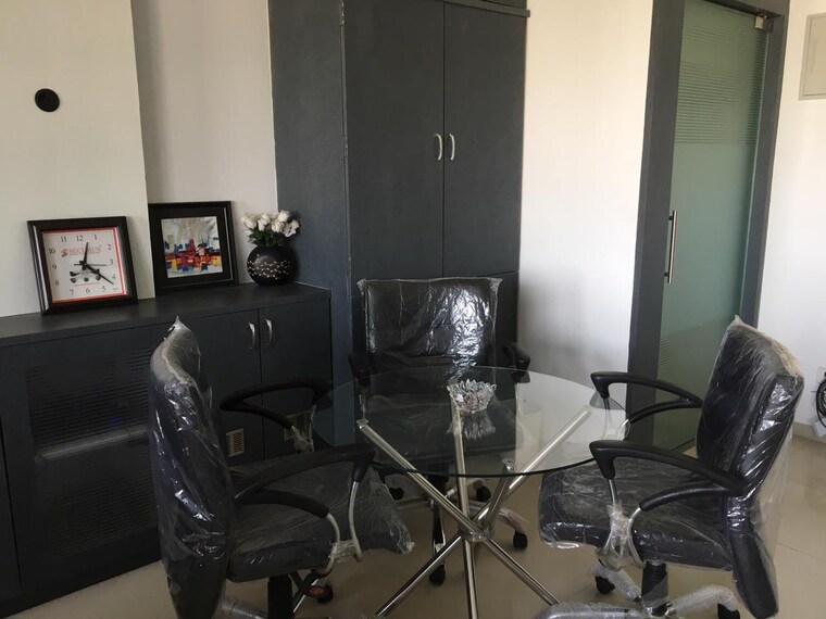 Gym, ashram road Commercial Office Space 945 Sq.Ft. In Ashram Road Ahmedabad 9696442