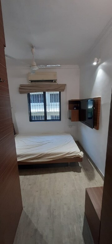 Bedroom in 1 BHK Apartment at Bandra West – for Rent