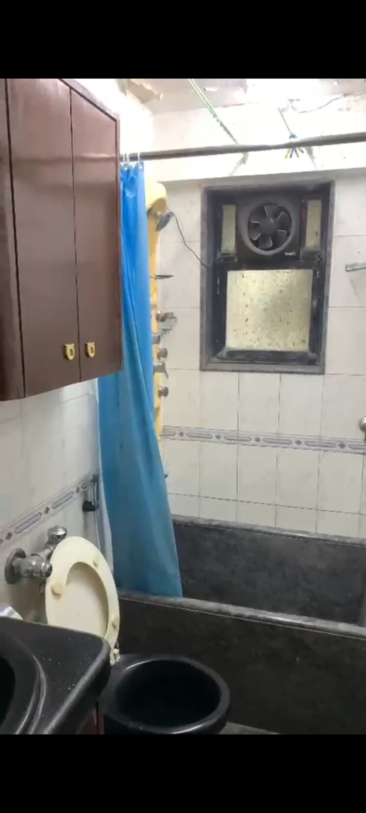 Bathroom, royal-touch-apartments 2 Bedroom 700 Sq.Ft. Apartment In Agripada Mumbai 9696637