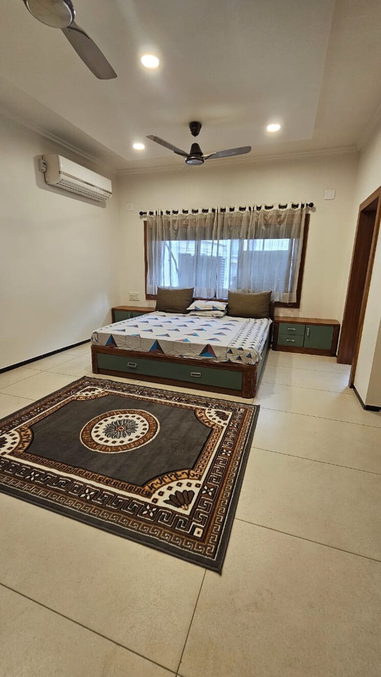 Master Bedroom, ramdevnagar 4 Bedroom 347 Sq.Yd. Apartment In Ramdevnagar Ahmedabad 9696659