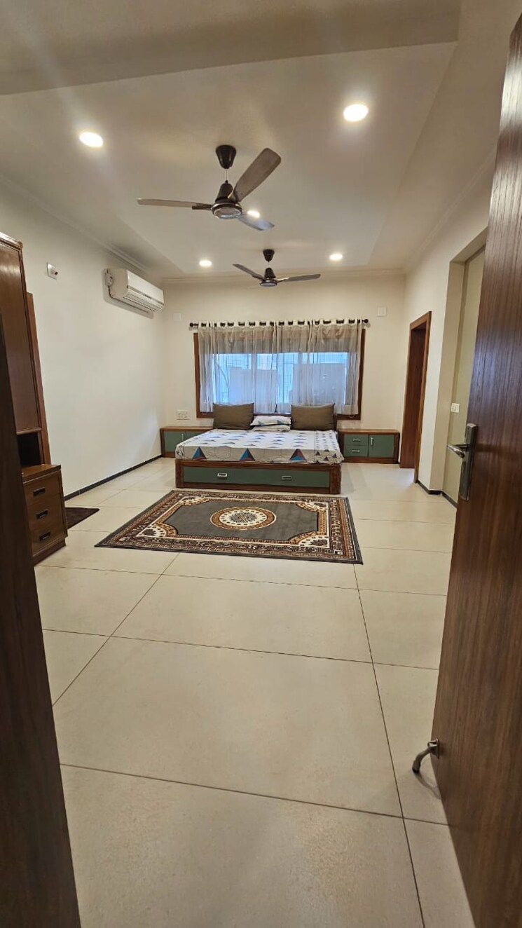 Bedroom, ramdevnagar 4 Bedroom 347 Sq.Yd. Apartment In Ramdevnagar Ahmedabad 9696659