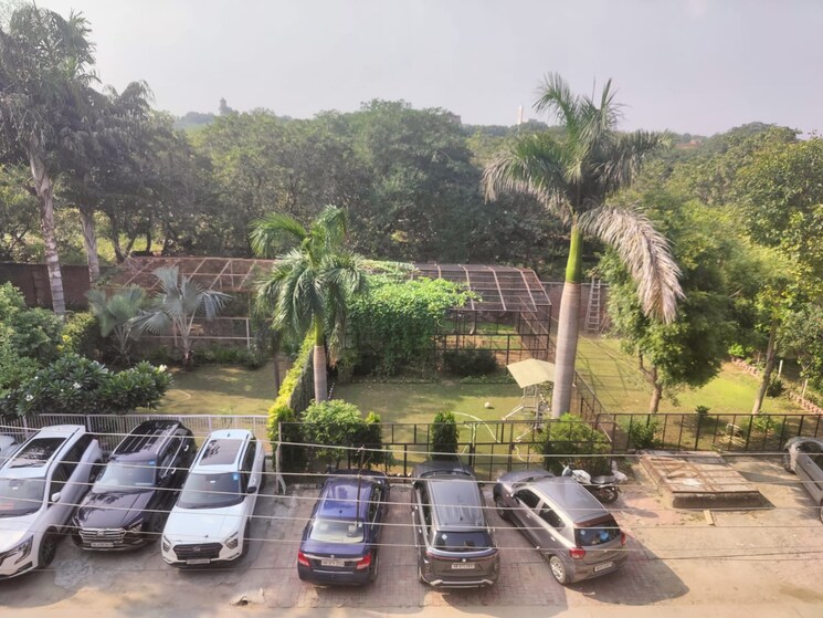  Parking, sector 21d 4 Bedroom 3000 Sq.Ft. Independent House In Sector 21d Faridabad 9696666