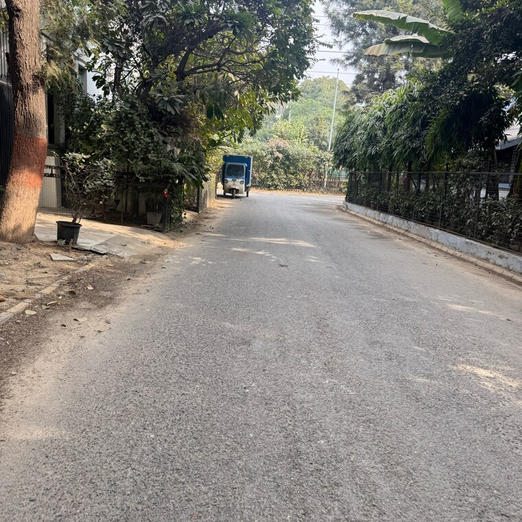  Parking, palam-vihar-residents-association  300 Sq.Yd. Plot In Palam Vihar Gurgaon 9696683