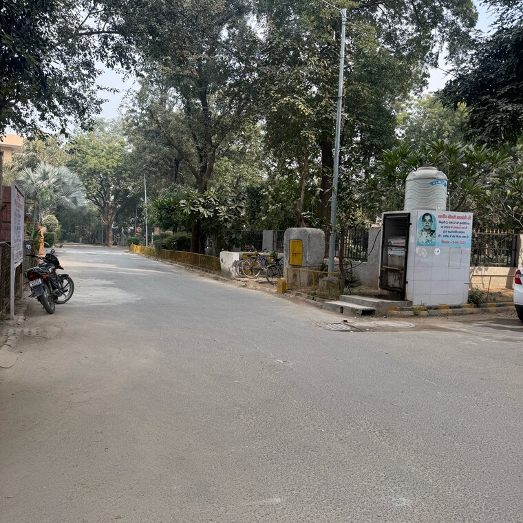  Parking, palam-vihar-residents-association  300 Sq.Yd. Plot In Palam Vihar Gurgaon 9696683