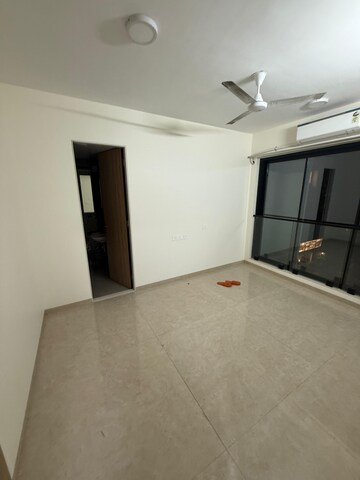 Room in 2 BHK Apartment at Dosti Eastern Bay Phase 1, Wadala – for Rent