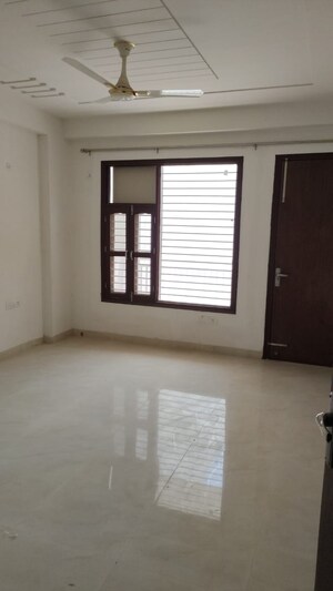 Room in 3 BHK Apartment at Ardee City, Sector 52 – for Rent