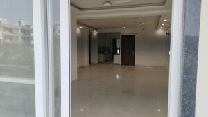 Room in 3 BHK Apartment at Ardee City, Sector 52 – for Rent