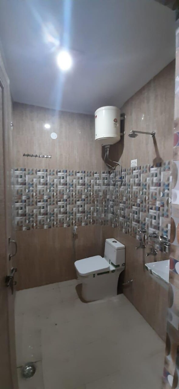 Bathroom, dlf-city-phase-iii 1 RK 340 Sq.Ft. Builder Floor In Sector 24 Gurgaon 9696770