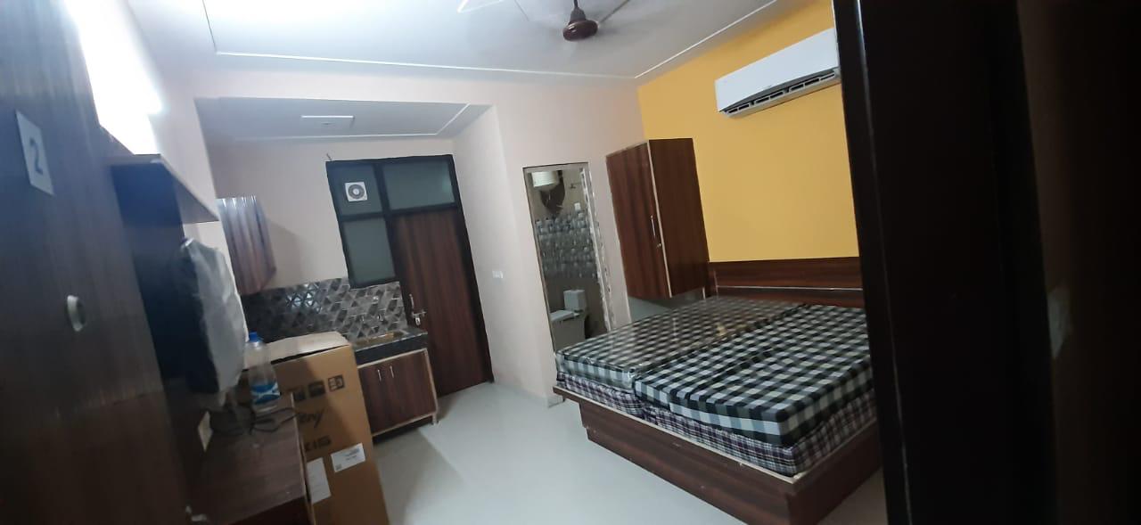 1 Rk  340 Sq.Ft. Builder Floor in DLF City Phase III