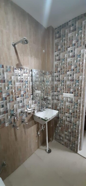 Bathroom in 1 RK Builder Floor at DLF City Phase III, Sector 24 – for Rent