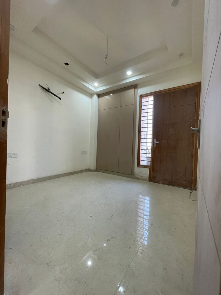 Room, sector 81 3 Bedroom 150 Sq.Yd. Builder Floor In Sector 81 Faridabad 9696764