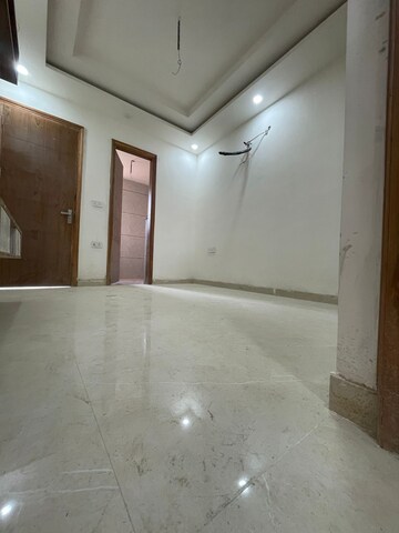 Room in 3 BHK Builder Floor at Sector 81 – for Sale