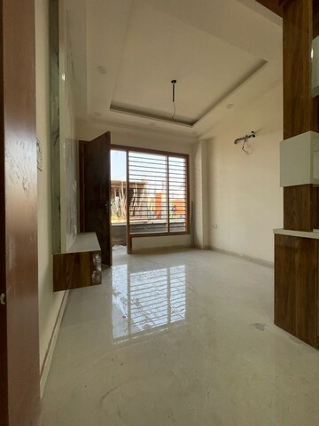 3 BHK Builder Floor For Sale in Sector 81
