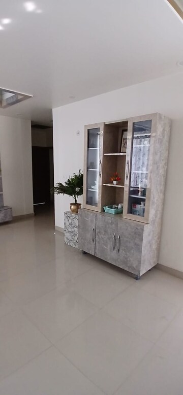 Room in 3.5 BHK Apartment at Ansal API Celebrity Gardens, Sushant Golf City – for Rent