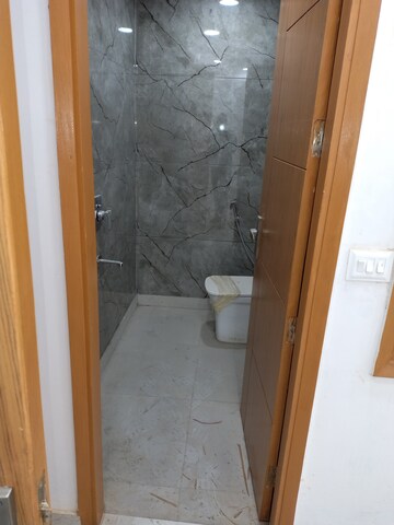 Furnished Amenities in 2 BHK Builder Floor at Govindpuri – for Sale