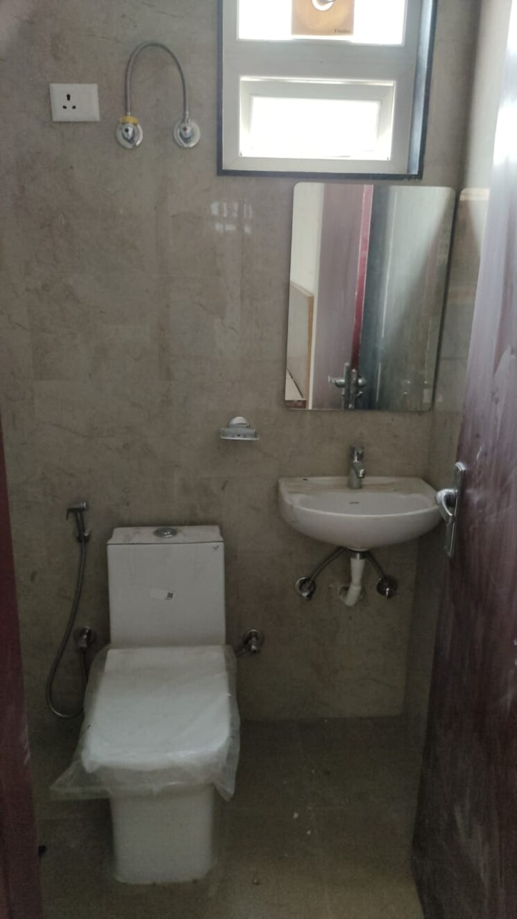 Bathroom, ardee-city 3 Bedroom 2850 Sq.Ft. Apartment In Sector 52 Gurgaon 9696818