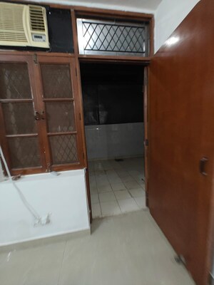 Furnished Amenities in 4 BHK Apartment at Ardee City, Sector 52 – for Rent