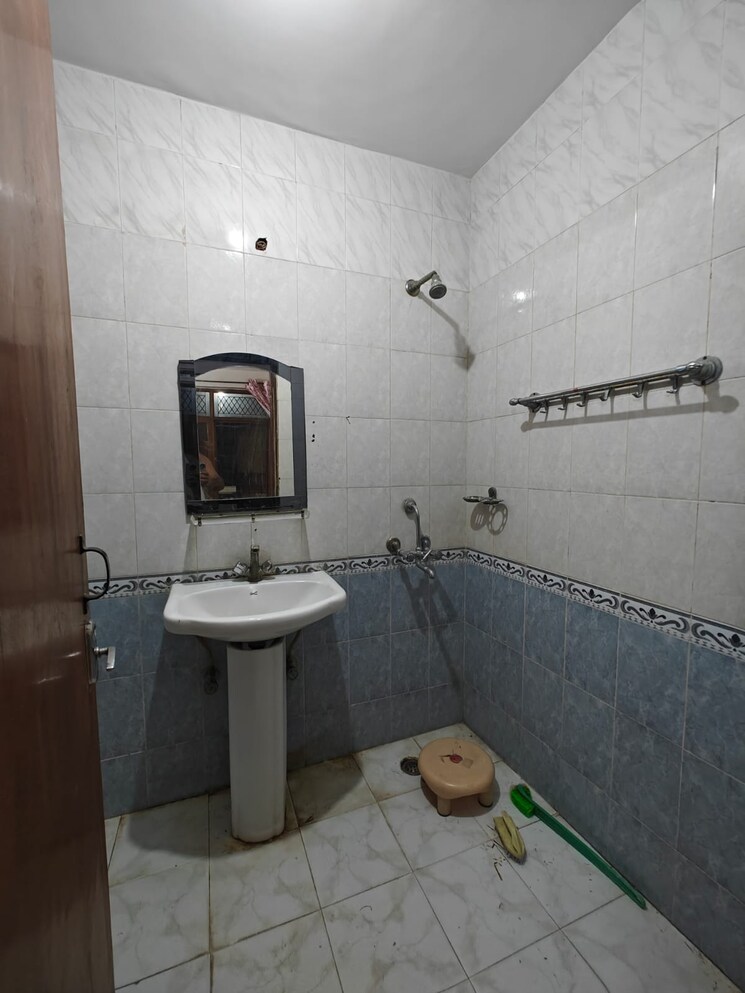 Bathroom, ardee-city 4 Bedroom 2010 Sq.Ft. Apartment In Sector 52 Gurgaon 9696824