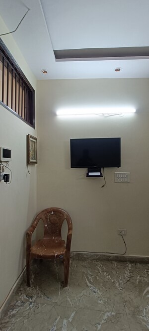 Furnished Amenities in 1 BHK Builder Floor at Rohini Sector 7 – for Sale